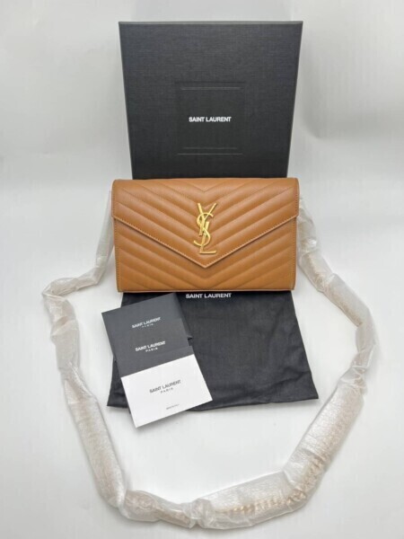 กระเป๋า Saint Laurent หนังสีน้ำตาลลาย Chevron โลโก้ YSL พร้อมกล่อง Money2Plus.com รับจำนำกระเป๋าแบรนด์เนม รับซื้อให้ราคาสูง ปลอดภัย ใกล้บางกะปิ
