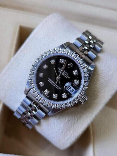 นาฬิกา Rolex Datejust หน้าปัดดำประดับเพชร สาย Jubilee Money2Plus.com รับจำนำนาฬิกา รับซื้อให้ราคาสูง ปลอดภัย ใกล้บางรัก