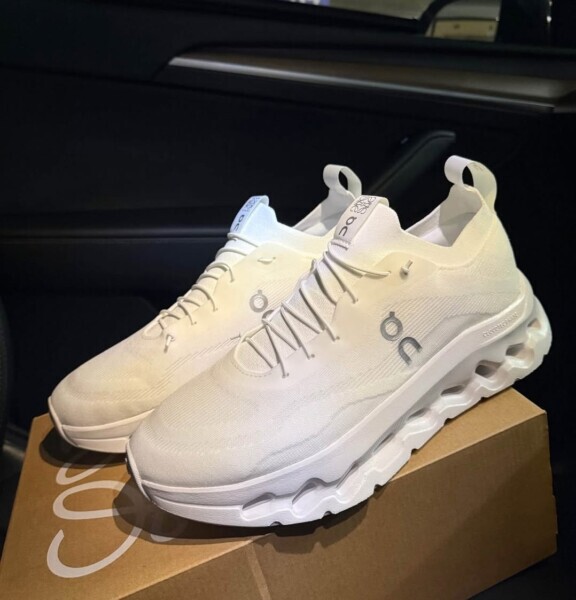 รองเท้าวิ่ง On Running สีขาวพื้น CloudTec Money2Plus.com รับจำนำรองเท้าแบรนด์เนม รับซื้อให้ราคาสูง ปลอดภัย ได้เงินทันที ใกล้สีลม